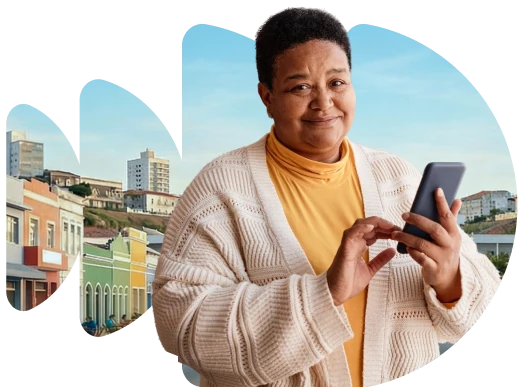 Pessoa acompanhando novidades do Marsúpio pelo celular